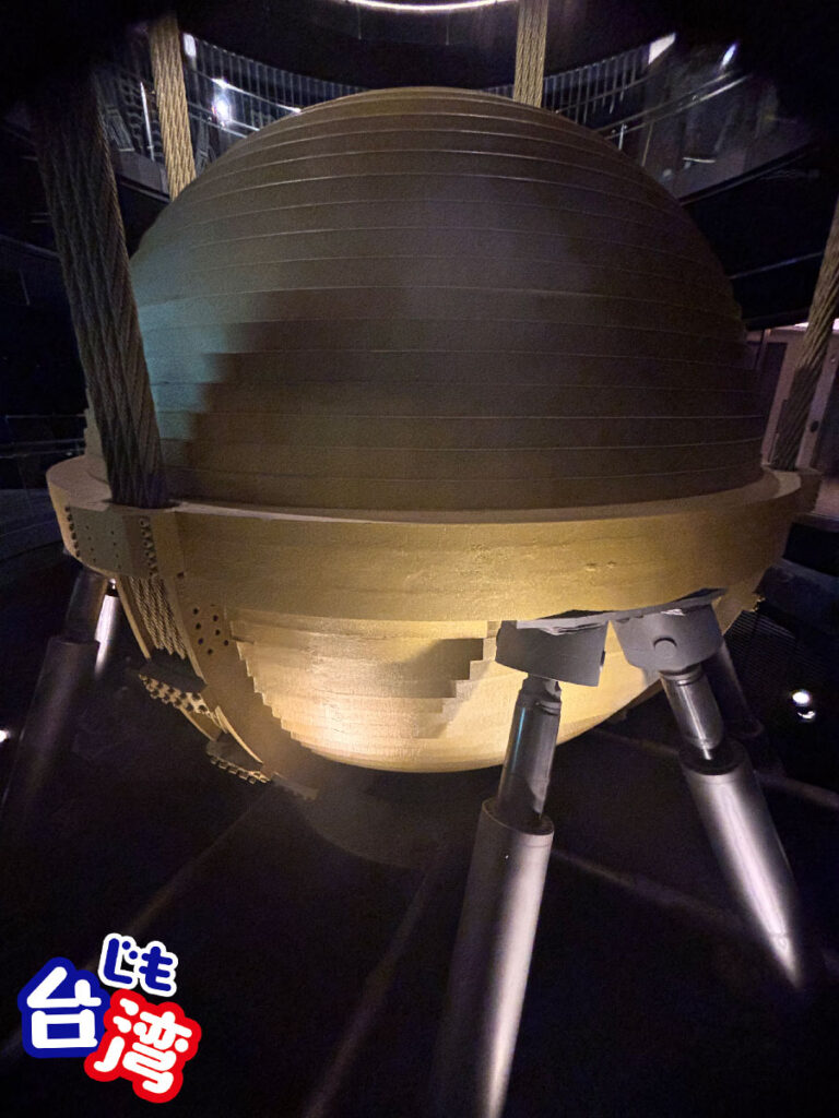 台北101ダンパー構造アップ・鋼板を重ねた精巧な作り